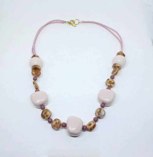 Colar Longo em Resinas nas Cores Marrom e Rosa Chá