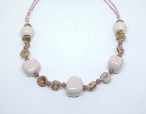 Colar Longo em Resinas nas Cores Marrom e Rosa Chá