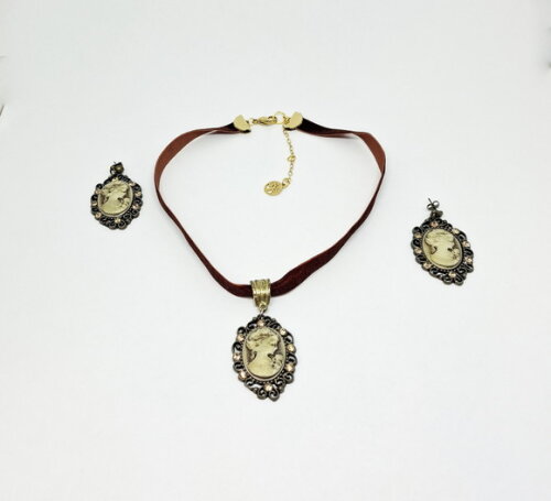 Conjunto de Brinco e Colar Choker em Veludo com Camafeu