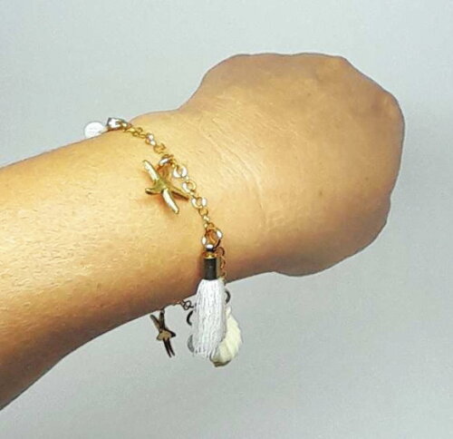 Pulseira em Aço Inox Dourado com Madrepérolas e Tassel