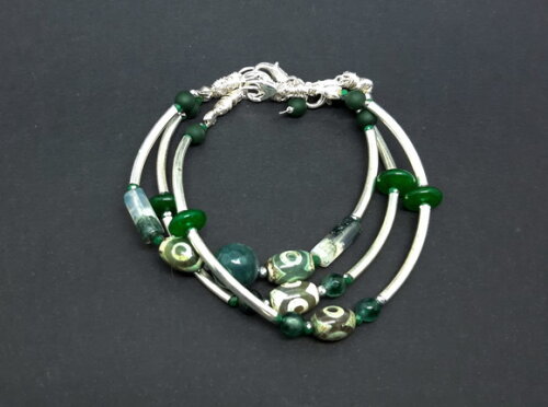 Pulseira em ágata tibetana e indiana e jade verde