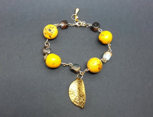 Pulseira em ágatas, sementes e peças folheadas