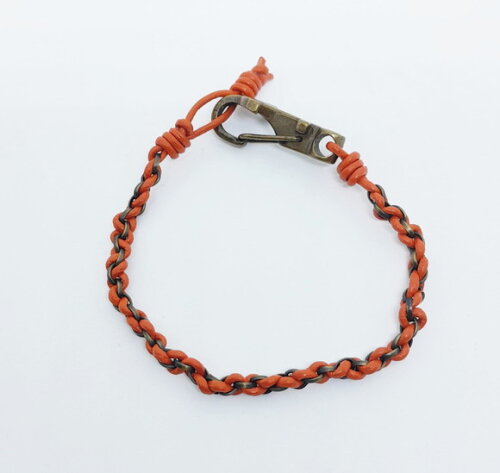Pulseira em Couro Natural Indiano Alaranjado e Ouro Velho