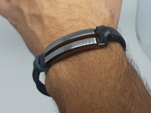 Pulseira em Couro Natural Preto e Metal na Cor Grafite