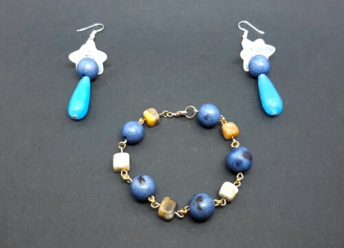Pulseira em Peças Folheadas a Ouro, Sementes e Pedras