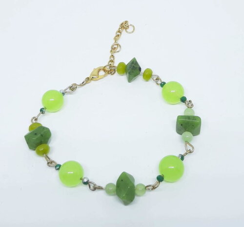 Pulseira em Pedra Natural Jade, Cristal e Peças Folheadas