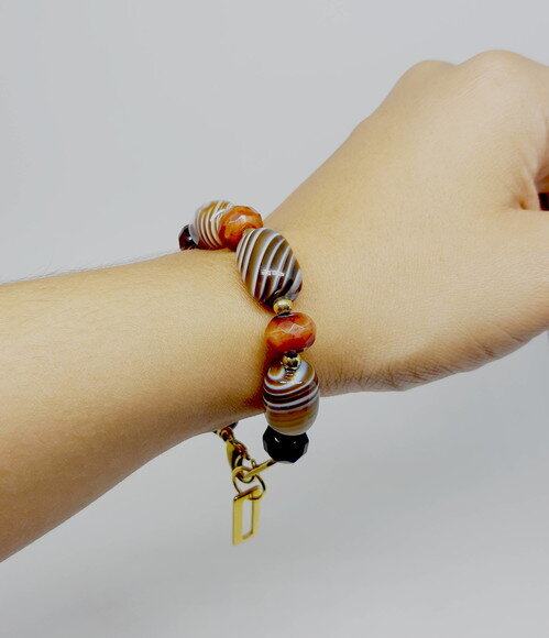 Pulseira em Pedras Naturais e Aço Inoxidável Dourado