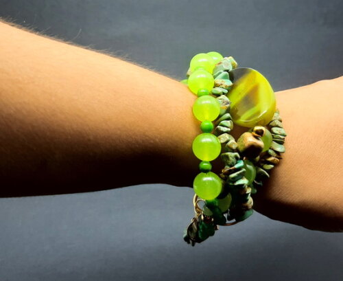 Pulseira em Pedras Naturais e Aço Inox Dourado