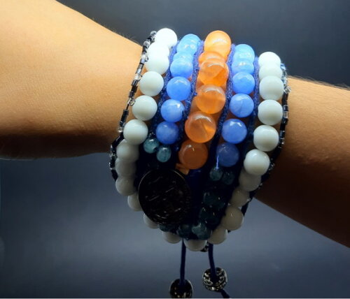 Pulseira em pedras naturais e cerâmica estilo Chan Luu
