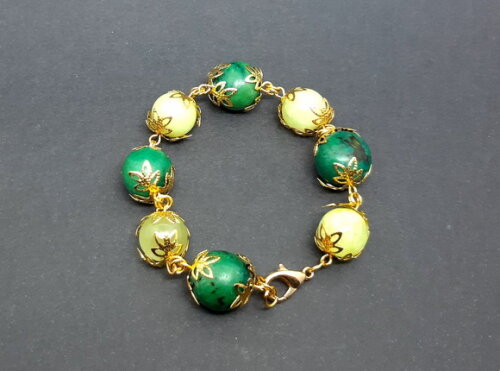 Pulseira em sementes de paxiubão e jades verdes