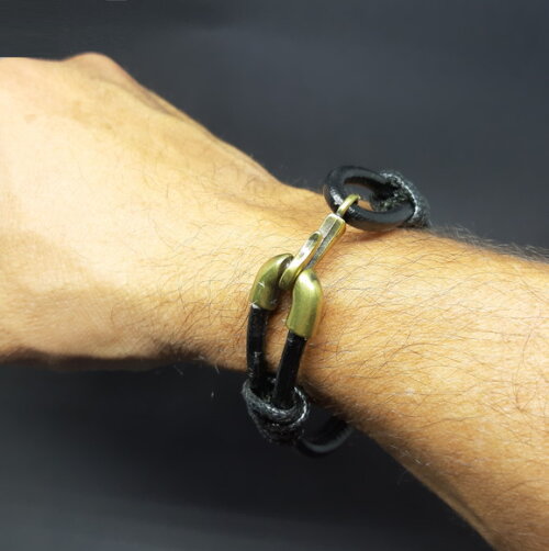 Pulseira Masculina em Couro Natural e Fecho Gancho