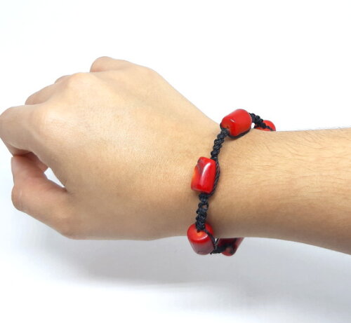 Pulseira Shambala em Fio Preto Encerado e Corais Naturais