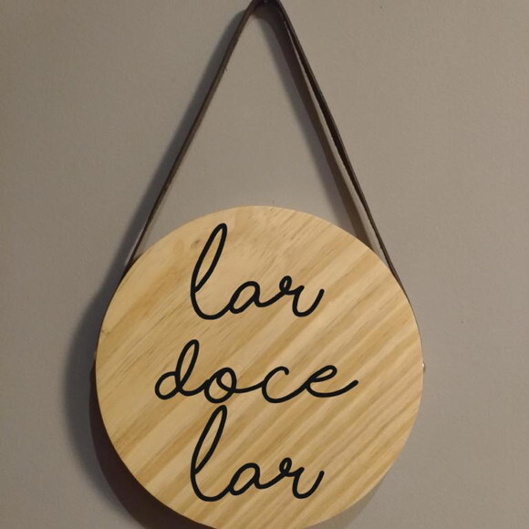 Placa em Madeira Doce Lar 19cm