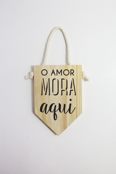 Placa O Amor Mora Aqui Em Madeira Pinus