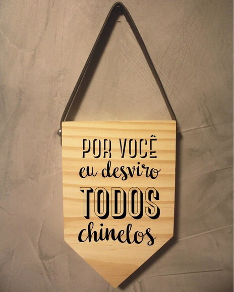 Placa Por Você Eu Desviro Todos Chinelos em Madeira Pinus