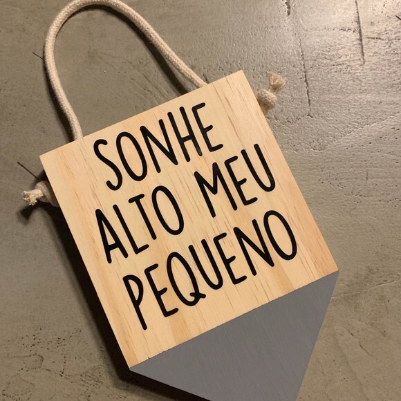Placa Sonhe Alto Meu Menino em Madeira Pinus