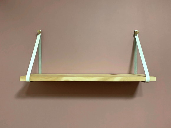 Prateleira Minimalista Suspensa com Alça de Couro 50x14cm