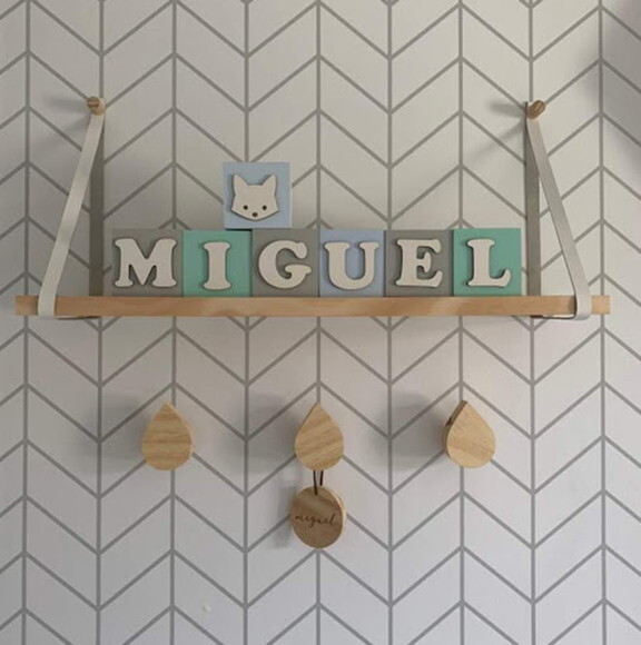 Prateleira Minimalista Suspensa com Alça de Couro 50x14cm