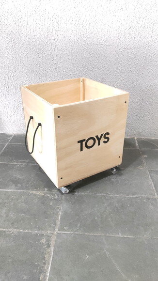Caixa Organizadora de Brinquedos em Madeira com Rodinha