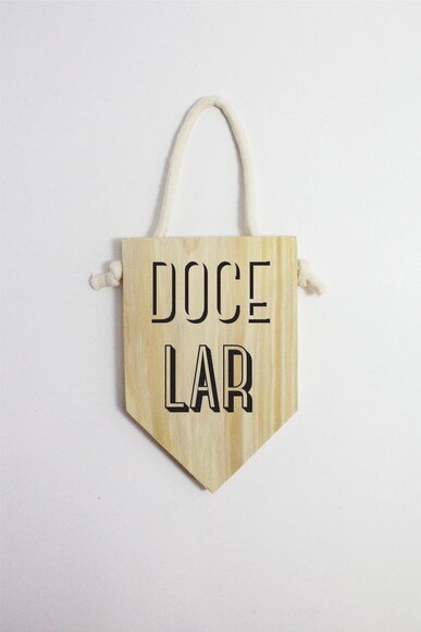 Placa Doce Lar em Madeira Pinus