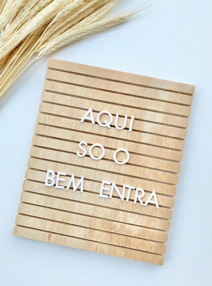 Quadro Letterboard em Madeira Pinus 22x18