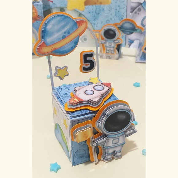 Caixa Petit / Cubo Cenário com Apliques 3d - Luxo Astronauta