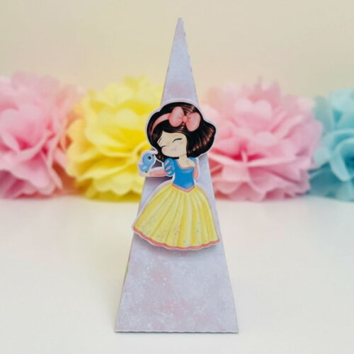Caixa Cone / Pirâmide com Aplique em 3d - Princesas