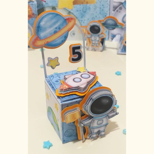 Caixa Petit / Cubo Cenário com Apliques 3d - Luxo Astronauta