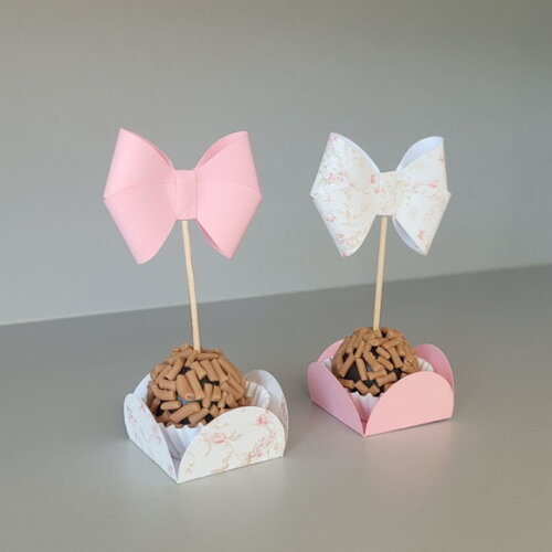 Kit 10 Forminhas para Docinho e 10 Tags Laço 3d