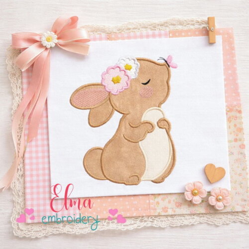 Matriz de Bordado Coelhinho Delicado com Flores