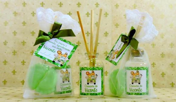 Lembrancinha Aromatizador e Pézinho Nascimento na Organza