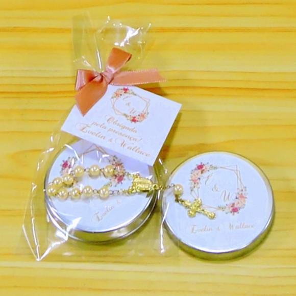 Lembrancinha de Casamento Mini Terço na Latinha e Tercinho