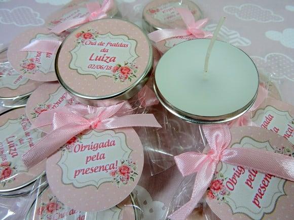 Lembrancinha de Chá de Fraldas Velinha na Latinha