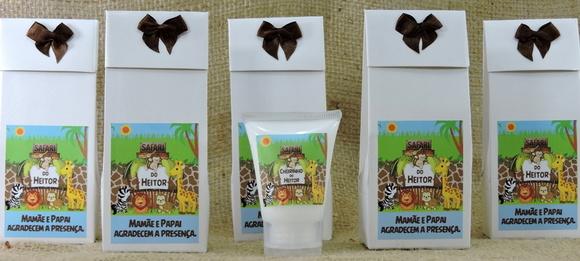Lembrancinha de Nascimento Bisnaga com Creme na Caixinha