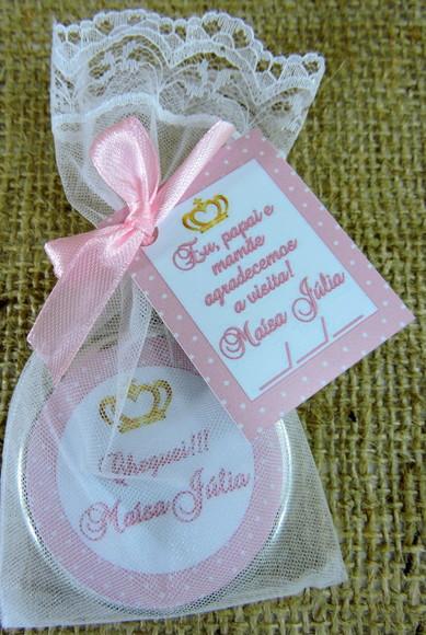 Lembrancinha de Nascimento Latinha com Coroa Rosa na Organza