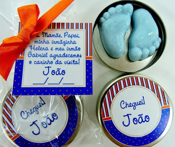 Lembrancinha de Nascimento Latinha com Pézinho Azul