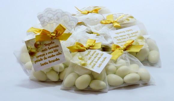 Lembrancinha de Natal 7 Amêndoas da Sorte Saquinho Organza