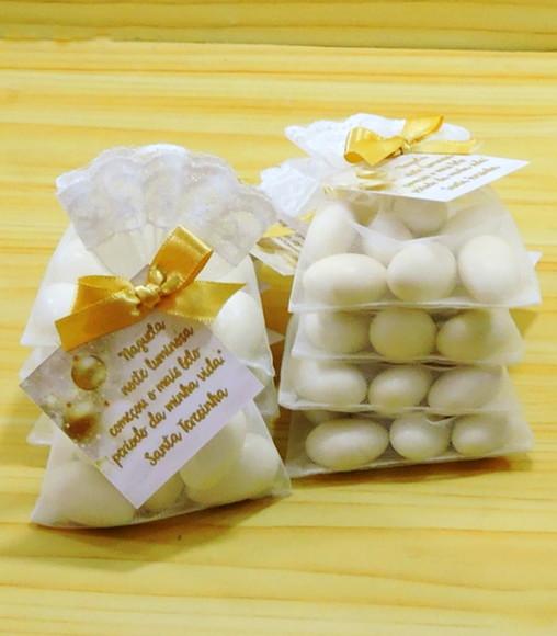 Lembrancinha de Natal 7 Amêndoas da Sorte Saquinho Organza