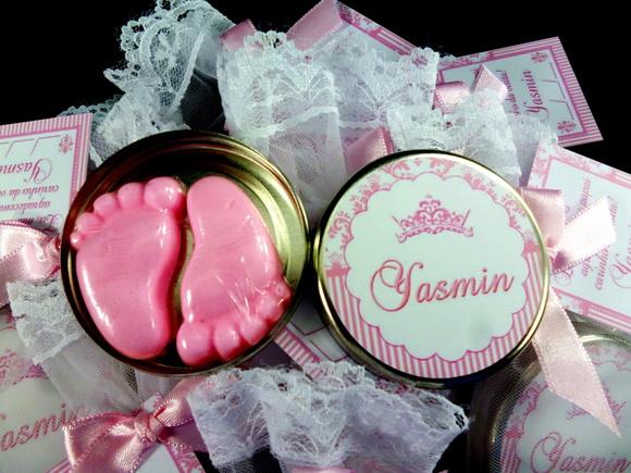Lembrancinha Latinha Pézinho na Organza