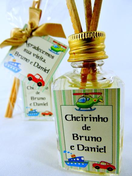 Lembrancinha Mini Aromatizante de Gêmeos Carrinho