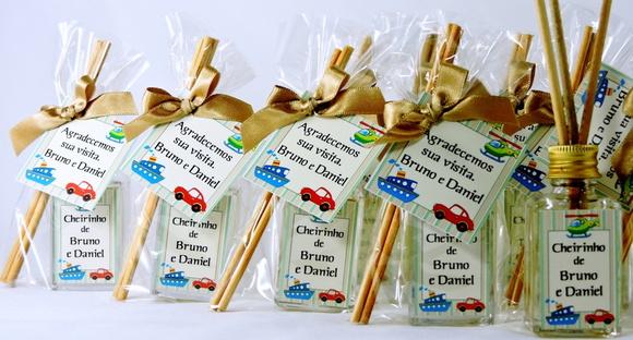 Lembrancinha Mini Aromatizante de Gêmeos Carrinho