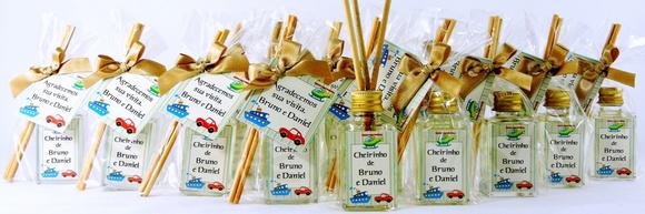 Lembrancinha Mini Aromatizante de Gêmeos Carrinho