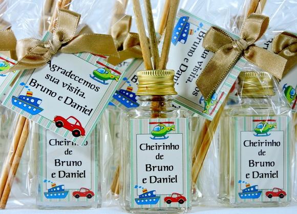 Lembrancinha Mini Aromatizante de Gêmeos Carrinho