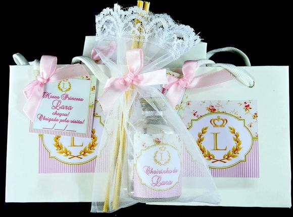 Lembrancinha Mini Difusor na Sacolinha Nascimento Coroa Rosa