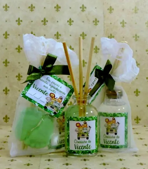 Lembrancinha Aromatizador e Pézinho Nascimento na Organza