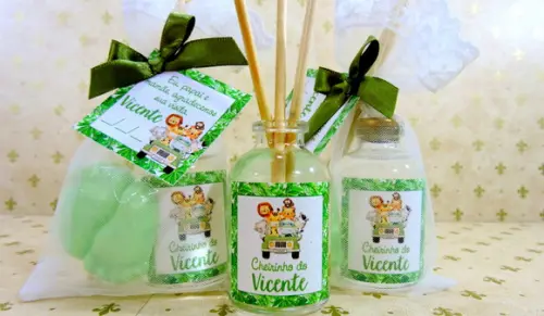 Lembrancinha Aromatizador e Pézinho Nascimento na Organza