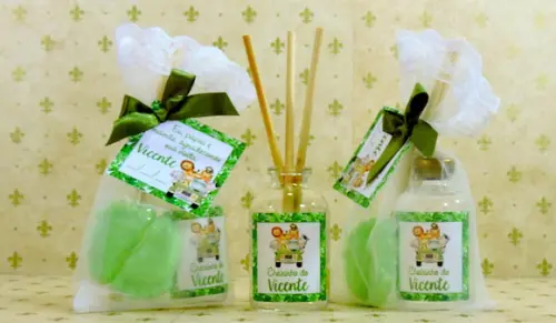 Lembrancinha Aromatizador e Pézinho Nascimento na Organza
