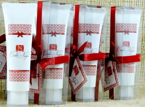 Lembrancinha de Agradecimento Bisnaga com Creme para Barbear
