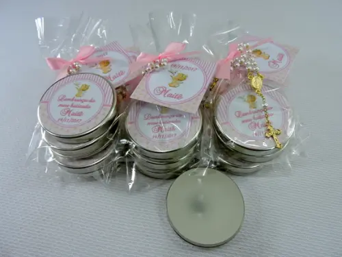 Lembrancinha de Batizado Velinha na Latinha e Mini Terço