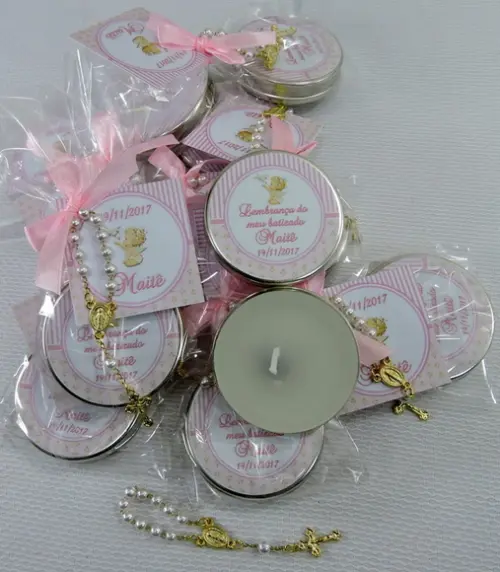 Lembrancinha de Batizado Velinha na Latinha e Mini Terço